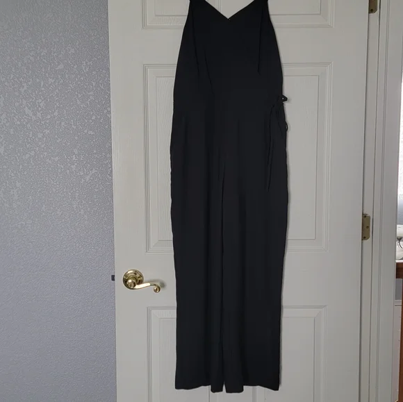 NWOT Jumpsuit 🖤 - Picture 10 of 11